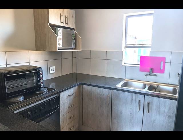 2 bed property to rent in HEUWELOORD